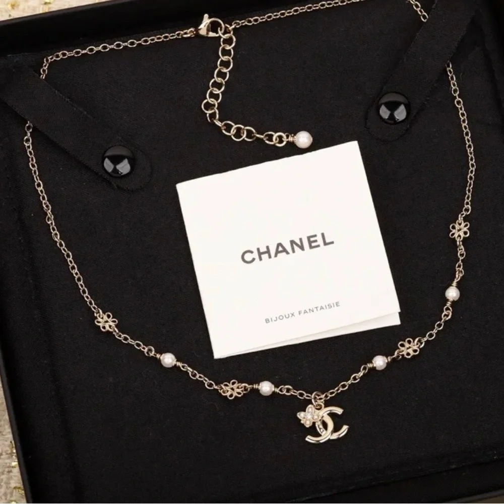 CHANEL Gold and Pearl Necklace - Picture 1 of 2